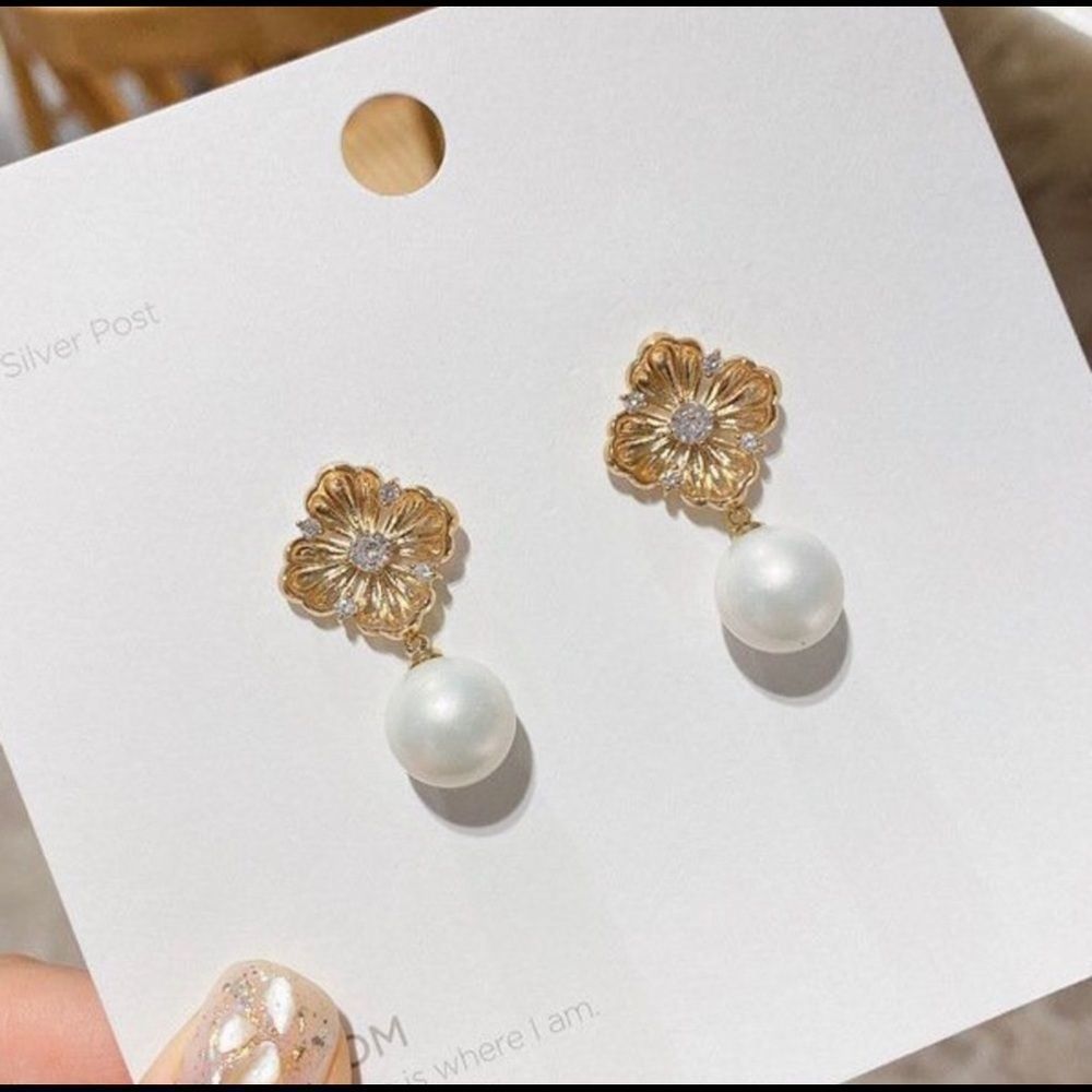 Flowers and Pearls 🌸 Pearl Earrings